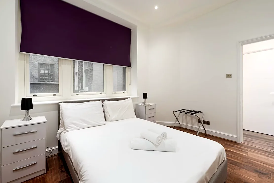 Double bedroom with bedside lamps