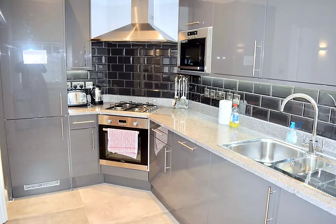 Kitchen with gas hob, oven and extractor