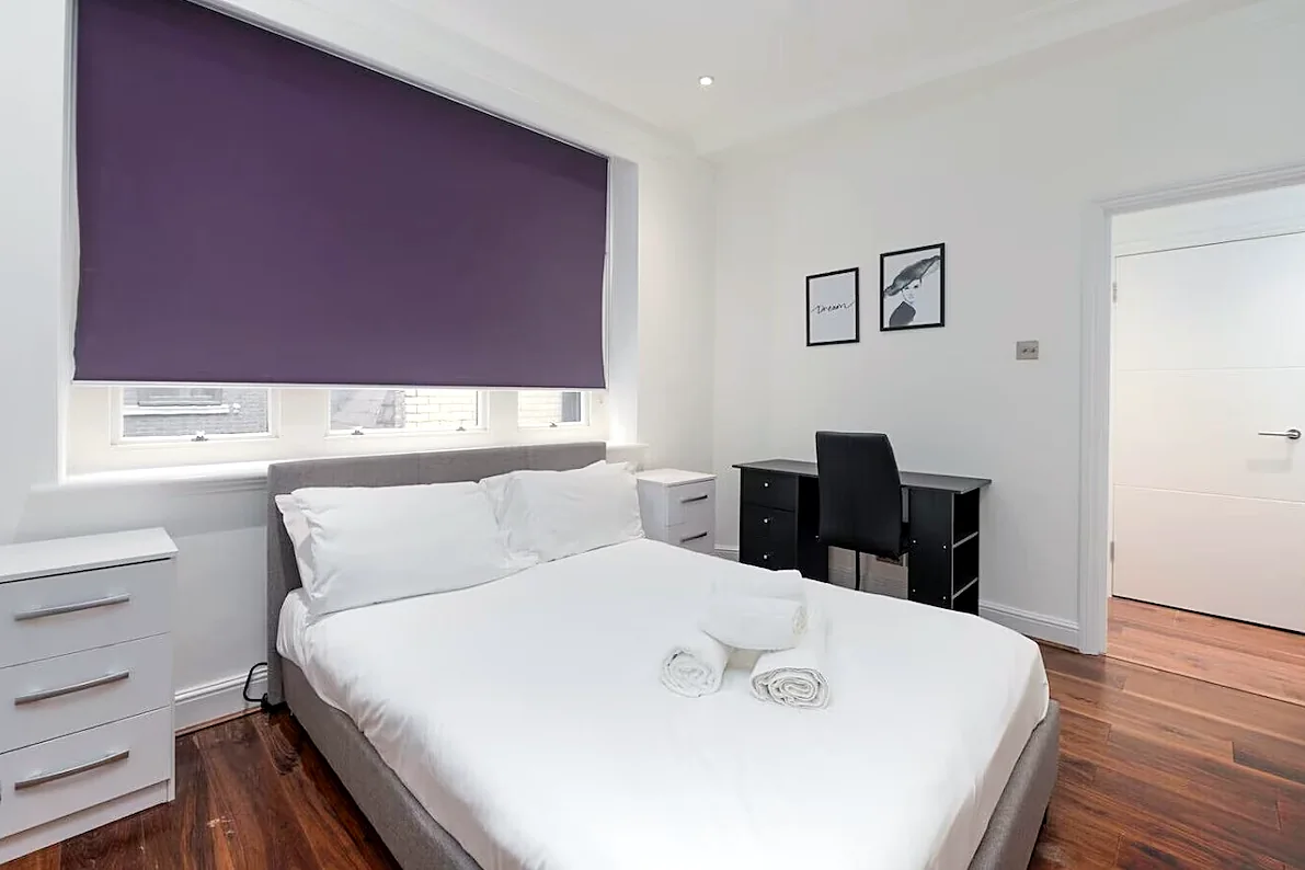 Double bedroom with work desk