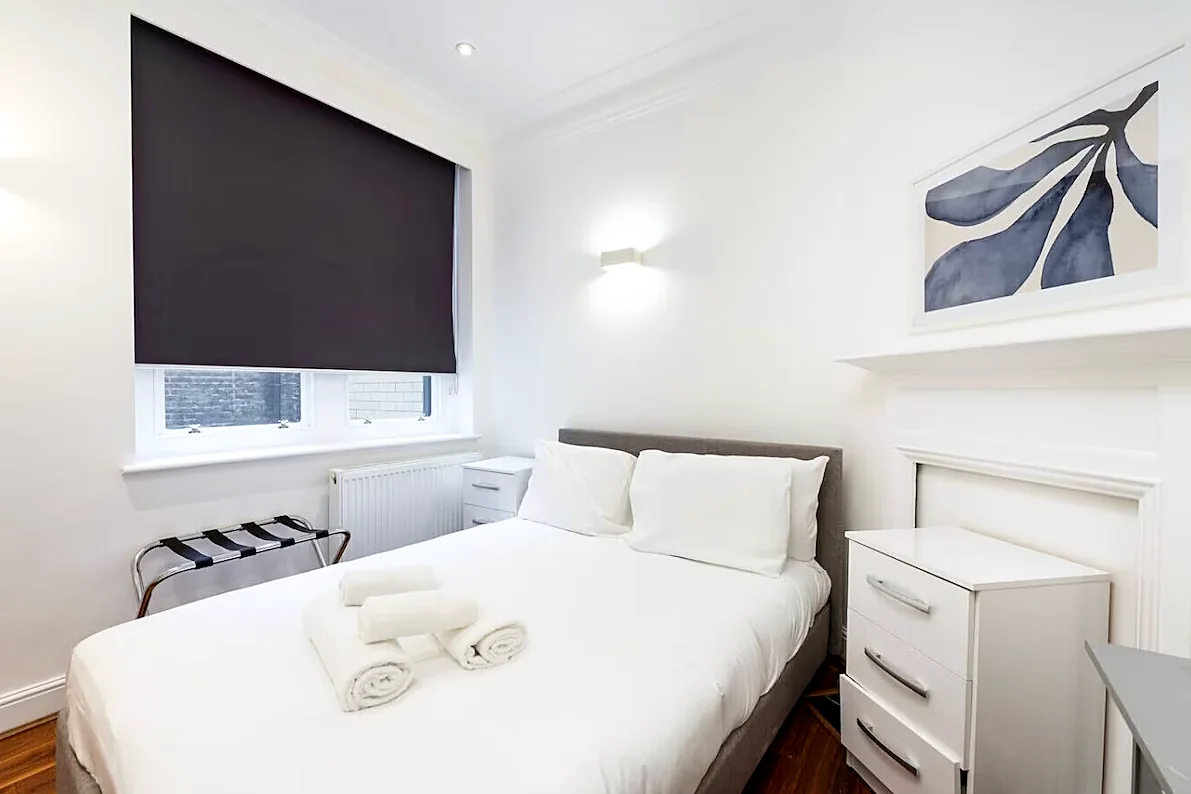 Double bedroom with fireplace